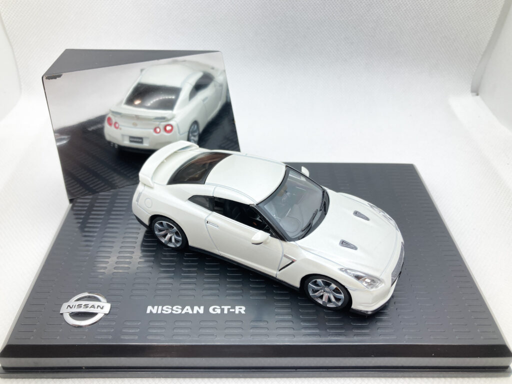 日産特注　143 GTR R35 ホワイト　初期販売モデル 2800 (1)